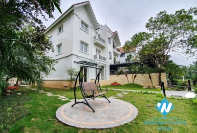 Garden villa for rent in Vinhome Riverside.